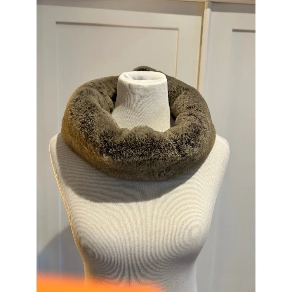 MAX STUDIO Plush Faux‎ Fur Infinity Scarf Loop Cozy Winter Warm Accessory Beige